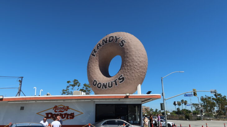 アイアンマン２　トニー・スターク　ロバート・ダウニー・Jr　ドーナツ　ランディーズ・ドーナッツ　Randy's Donuts